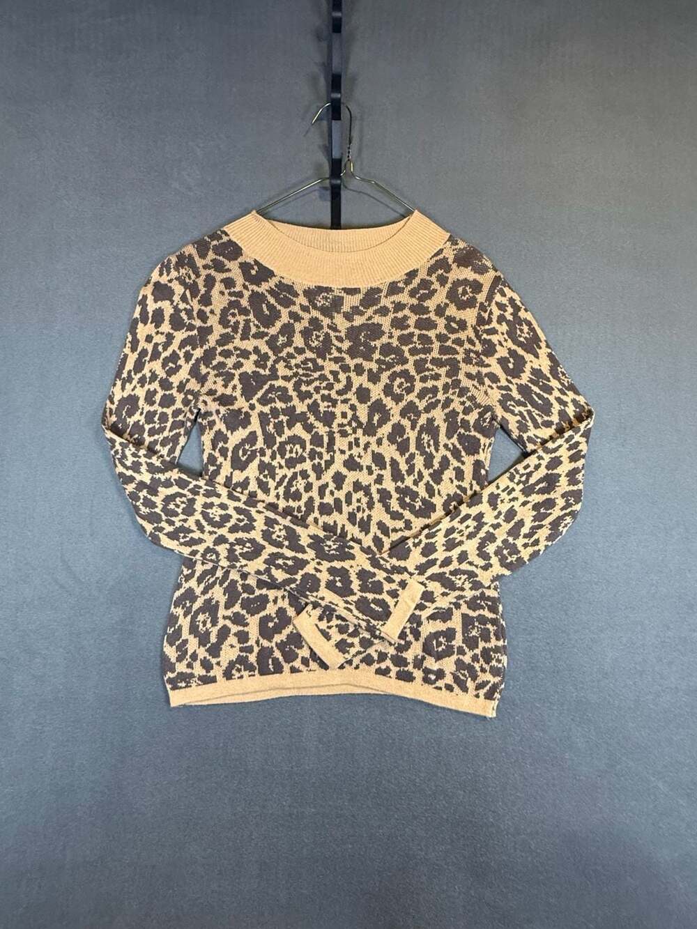 Express Women's Long Sleeve Cheetah Animal Print Knit Sweater Size Small